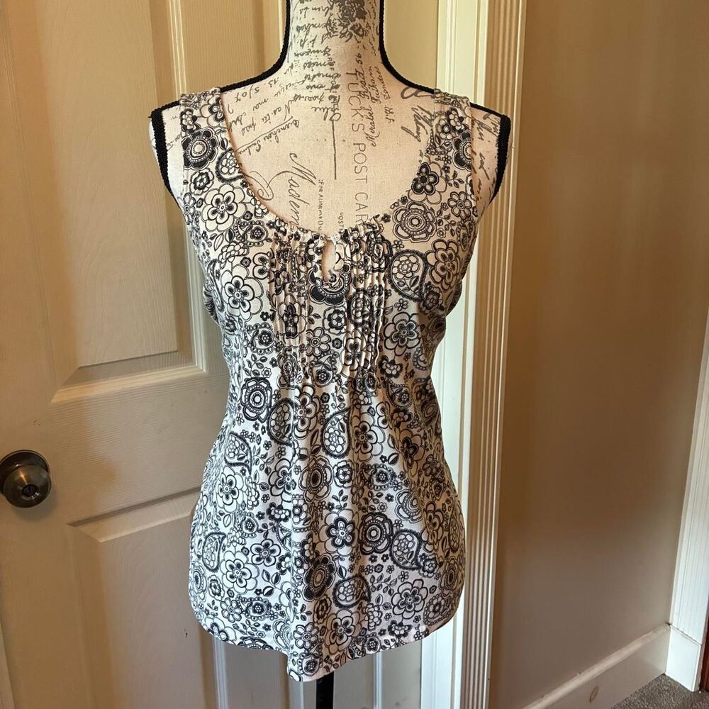 Miss-elaine Women's White and Black Vest